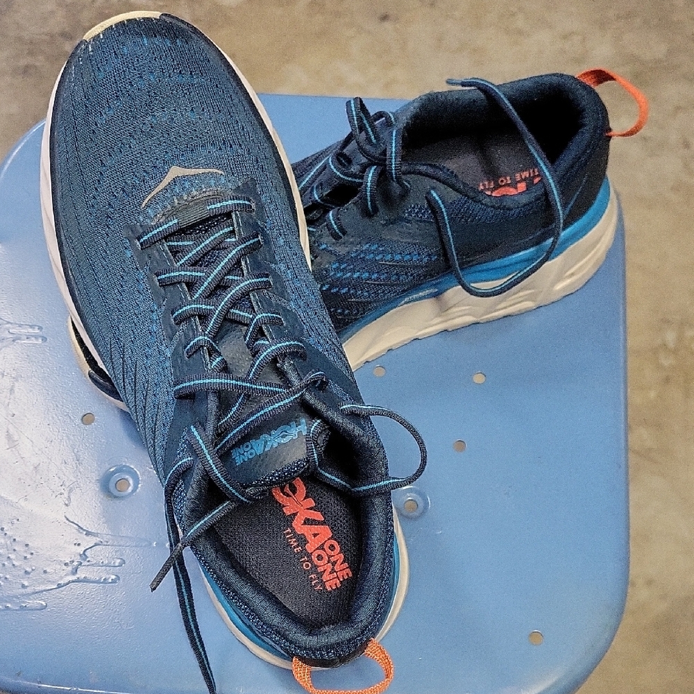 HOKA  ARAHI 4. MENS 8. GREAT CONDITION.